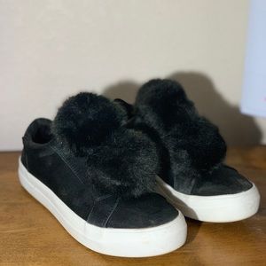 Black pompom sneakers